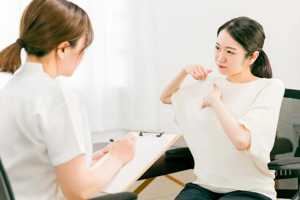 問診を受ける女性