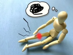 膝の痛みを感じる人