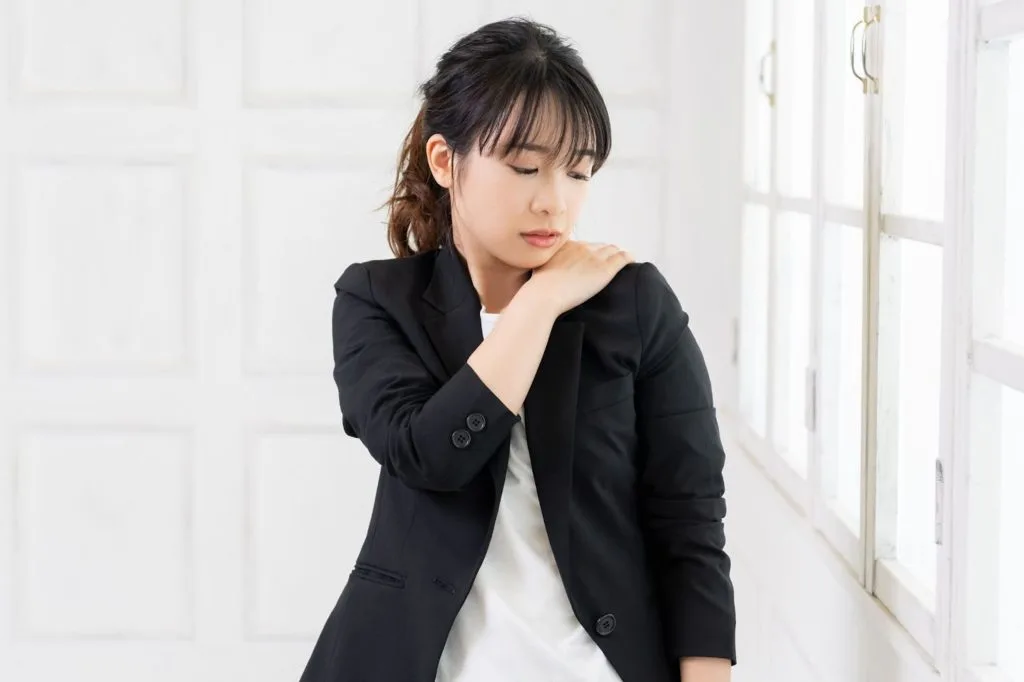 肩こりを気にする女性